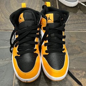 Nike Jordan retro size 1 kids!!!! Only worn a few times!